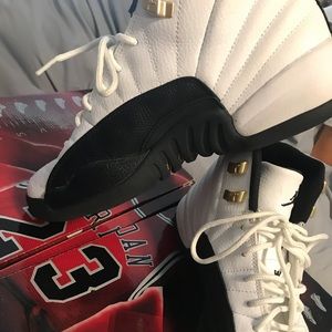 Air Jordan retro 12 taxis size 7y